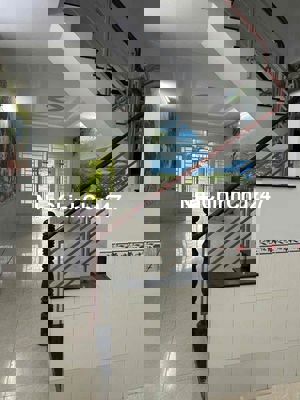 chủ kẹt tiền bán cawn nhà tâm huyết lâu năm 1/ hẻm xe tải gần chợ