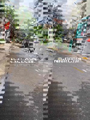 Chủ kẹt bán gấp MTNB Lê Lâm. Dt 8m x 18m. Cấp 4