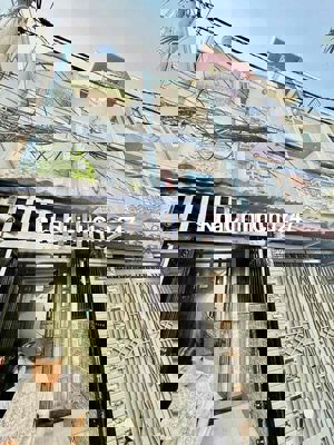 Cần bán gấp căn nhà chính chủ. đường nguyễn thượng hiền p5. pn