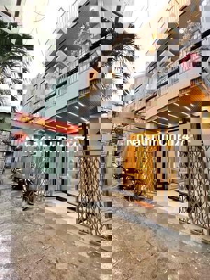 Nhà 2 tầng mới chính chủ cần bán