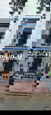 Chính chủ gửi bán nhà 1 trệt 1 lầu 5x14 SHR liền kề KCN Nam Tân Uyên