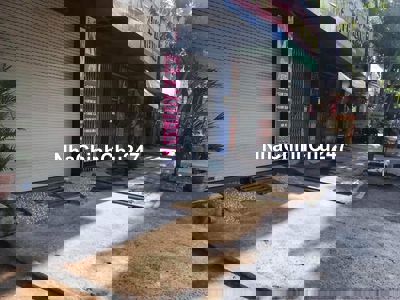 Bán nhà mặt tiền đường Nguyễn Sơn chính chủ.