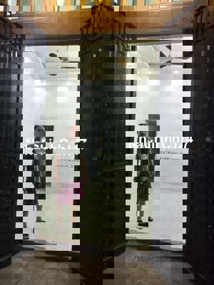 Chính chủ cần bán, nhà mới trung tâm Q8 mặt tiền Chánh Hưng. Giá ngộp