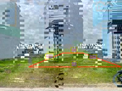 Chủ gửi bán nhanh lô 111,7m2 nằm tại xã Tân Phú Trung, shr, giá 2tỷ1