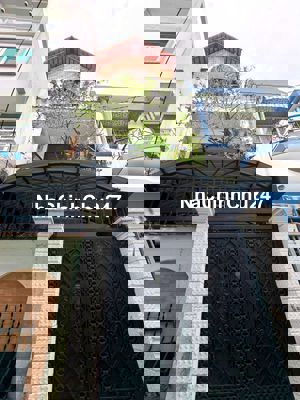 4.3m*13m nhà 3 tầng kiên cố Chính chủ lâu năm chỉ 3 căn ra mặt tiền