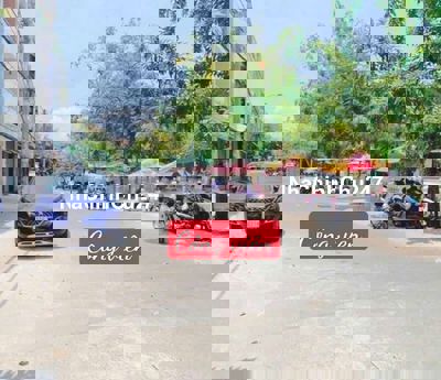 Khu Nhà Lầu Xe Hơi - Gần Công Viên - 4 Tấm Chủ Tự Xây Ở