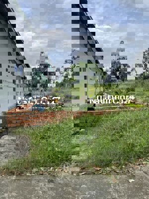 CHỦ CẦN TIỀN BÁN NHANH LÔ ĐẤT VUÔNG VỨC, GẦN KÊNH RẤT MÁT MẺ