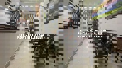 Cần tiền chính chủ bán gấp nhà ngõ 90 Đội Cấn, 44m2, 5 tầng, 9.1 tỷ