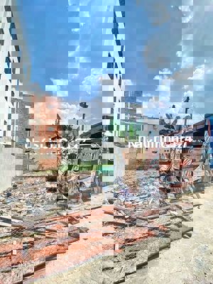 Chủ ngộp bank cần bán gấp,khu dân trí cao toàn nhà cao tầng