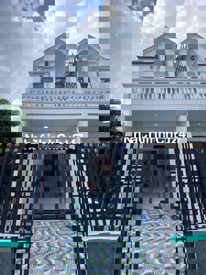 chủ cần tiền bán gấp nhà 1 trệt 1 lầu (5x20) giá 675 triệu, shr.