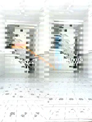 Chủ Gửi:🥰
NHÀ ĐẸP GIÁ RẺ NHẤT KHU 586
TRỆT 1 LẦU RỘNG  2 Tỷ 600