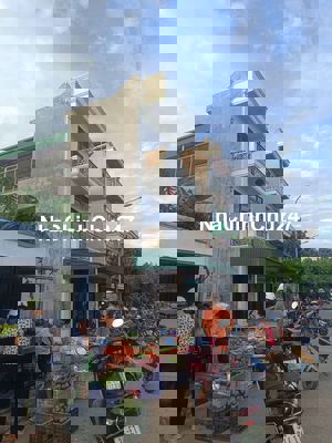 Chính chủ cần bán nhà 3 tầng view đẹp  trước mặt công viên