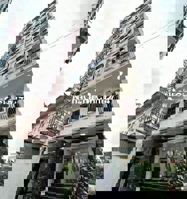 Chính chủ bán toà nhà 7T phố vip Cầu Giấy, lô góc 3 mặt ngõ, ôtô tránh