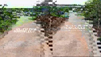 đất ngộp 215triệu 300m2 chủ cần bán