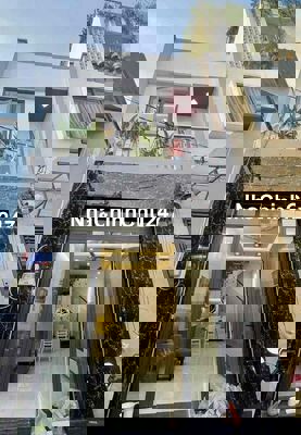 chính chủ bán nhà 4x11 đường le van quoi