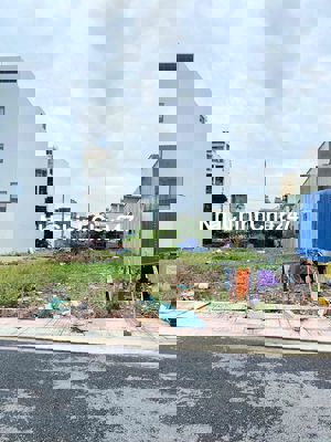 chính chủ bán đất TX 25 ngay sát cầu sắt sập dt 7x20 full thổ cư