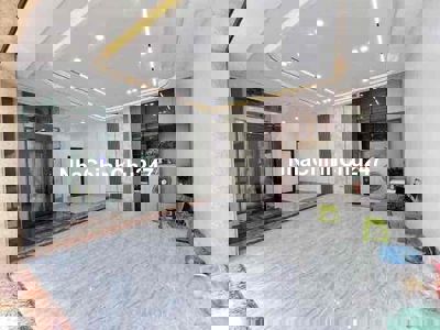 Chính chủ bán nhà tại Gia Thuỵ, 640 Nguyễn Văn Cừ