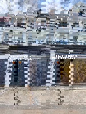 Chính chủ bán nhà DT:4x18m2 giá 8 tỳ 8,1tr 2lầu ,SH,HBC,TĐ