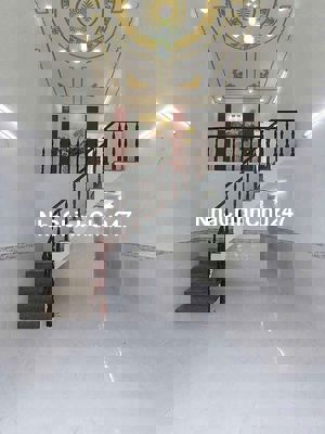 Nhà đẹp 6 phòng , 1/ đường lớn chủ ngộp bán gấp