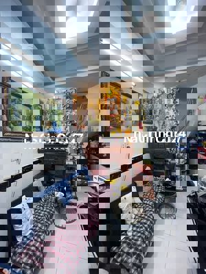 Nhà Hoàng Hoa Thám-P5-PN-DT 30m2-4 tầng-3PN-gần chợ-chính chủ