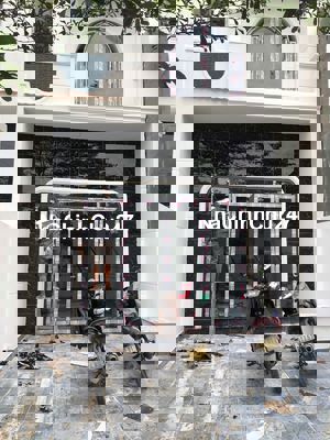 Chủ Kẹt Tiền Cần bán gấp căn nhà mới xây Tại Đức Hòa - Long An