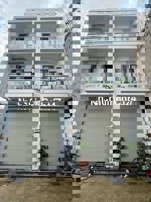 Chủ ngộp cần bán gấp 10 ngày , 3 tầng 4x17 nở hậu