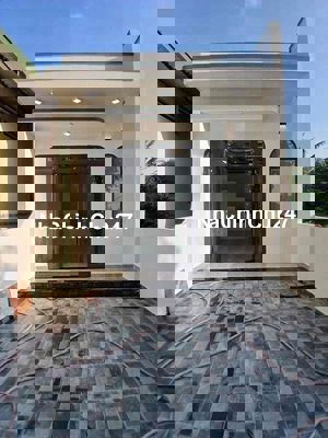 Chính chủ cần tiền bán gấp nhà 1 trệt 1 lững ở TT chơn thành