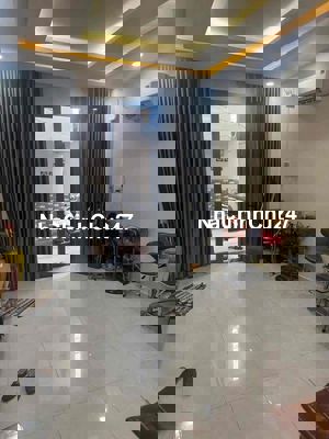 chính chủ bán nhà hxh  đường nguyển tri phương quân 10 dt 24,3l giá 4t