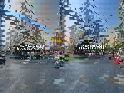 chủ cần bán gấp căn nhà vị trí kinh doanh ngay khu ẩm thực giáp Q1