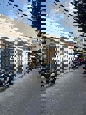 CHỦ GẤP BÁN CĂN NHÀ NGANG 8M VỪA Ở VỪA KINH DOANH GẦN CHỢ TRUNG CHÁNH