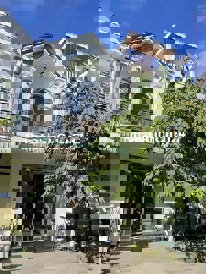 bán nhà thị trấn tân túc chính chủ