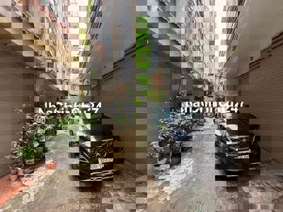 Chính chủ bán nhà phố Bồ Đề ô tô 7 chỗ vào nhà.