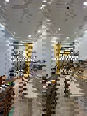 Chính chủ bán gấp nhà mặt tiền 5x33m có sổ, hẻm xe tải, 11.9ty TL