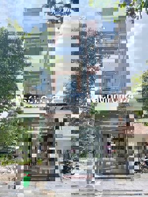 CHÍNH CHỦ CẦN BÁN CĂN NHÀ 66m2 1 trệt 2 lầu MẶT TIỀN ĐƯỜNG DT743