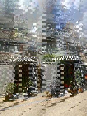 Nhà Q10 nguyên căn chính chủ  5,2x10m, 4 PN, hẻm 8m, full nội thất