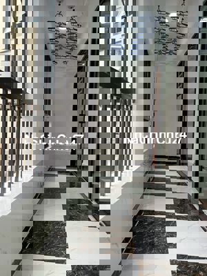 Chính chủ bán bán căn hộ 4 phòng ngủ toà Big Tower - 18 Phạm Hùng