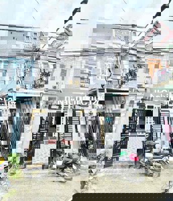 Chính chủ gửi Gần sân vận động Dĩ An vị trí trung tâm phố xá