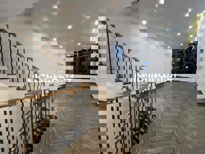 Nhà mặt tiền 80m2, với 30m2 vỉa hè riêng. Chính chủ