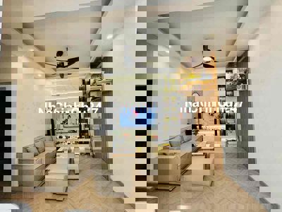 Chính chủ bán chung cư lô góc Cầu Giấy 76m2 2N2VS giá chỉ nhỉnh 6tỷ