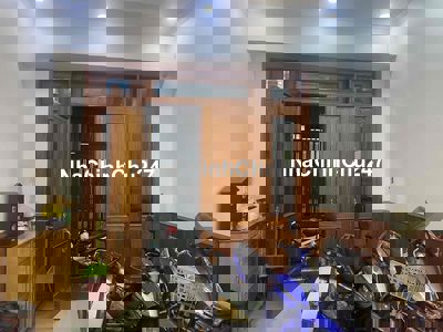 CHÍNH CHỦ BÁN 🇻🇳 NHÀ ĐẸP FULL NỘI THẤT GỖ-THANG MÁY-2MT XE HƠI 90M2