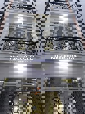 Hot! Rổ hàng nhà riêng chính chủ bán! gần vòng xoay Lê Đ Hành quẹo lựa