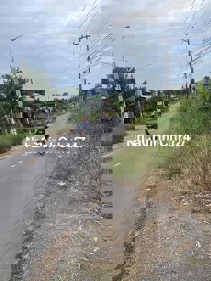 chính chủ cần bán gấp lô đất ngang 20m dài 100m tổng diện tích 2000m2.