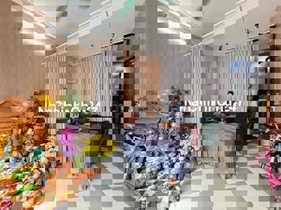 CHÍNH CHỦ BÁN NHÀ LẠC LONG QUÂN – LÔ GÓC 2 THOÁNG