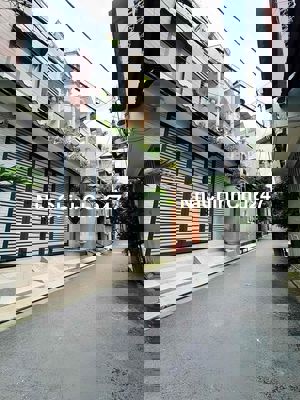 Giảm Thêm 300tr,  Ngay Big C Trường Chinh, 3 Tầng Đúc(4PN),DT: 4 x 10