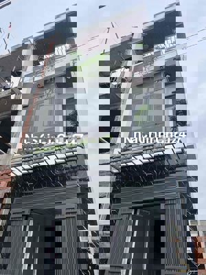 nhà chính chủ sổ hồng riêng(1tr,1lầu ,1tum,3p ngủ) giá 5.8 tỷ