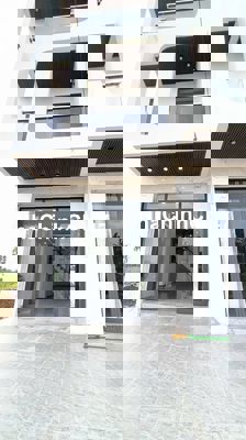 Chính Chủ bán gấp nhà 3 lầu ngay chợ Rạch Kiến , DT826 , shr