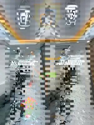 Chủ định cư cần bán nhanh nhà 2.5 tấm, sổ vuông vức, hẻm xe hơi thông