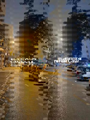 Bán nhà Lô Góc tại Giáp Bát , diện tích 52m2, sổ đỏ chính chủ,