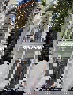 Chủ chuyển nhà đi nước ngoài nên cần ra nhanh căn.