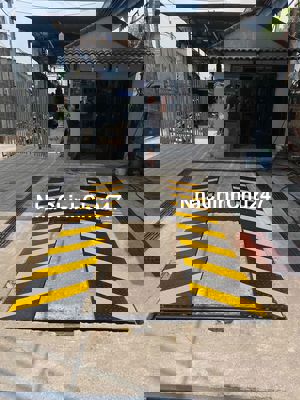 chính chủ kẹt tiền cần bán gấp nhà mặt tiền đường